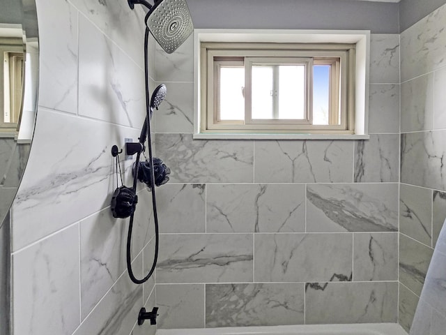 2024 W 111th St Unit 3N, Chicago, IL 60643 - bathroom with a tile shower