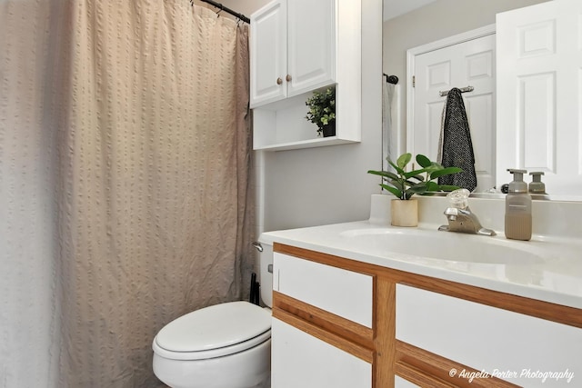 28912 Sawmill Ln, Lakemoor, IL 60051 - full bath with vanity and a shower with shower curtain