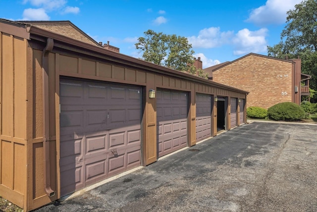 1S055 Spring Rd Unit 2B, Oakbrook Terrace, IL 60181 - view of garage