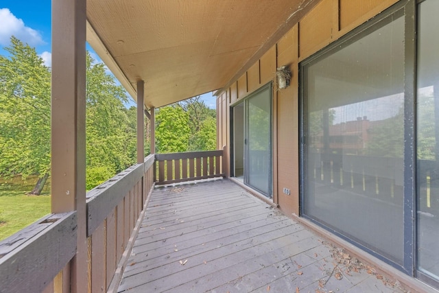 1S055 Spring Rd Unit 2B, Oakbrook Terrace, IL 60181 - view of wooden deck
