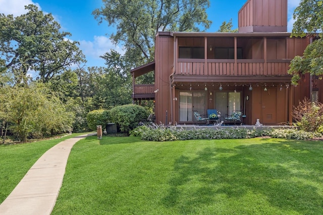 1S055 Spring Rd Unit 2B, Oakbrook Terrace, IL 60181 - rear view of property featuring a lawn and board and batten siding