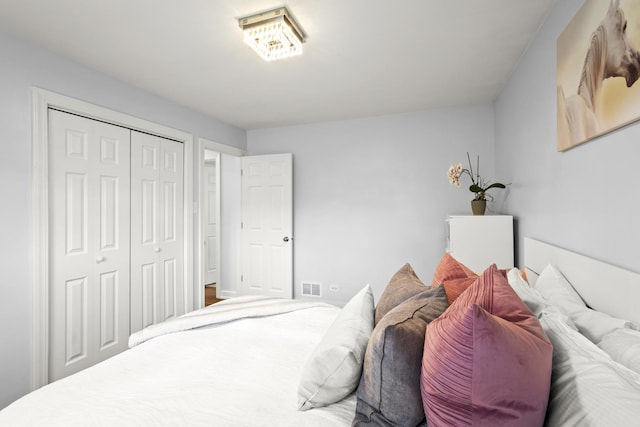 3907 New Haven Ave, Arlington Heights, IL 60004 - bedroom featuring a closet