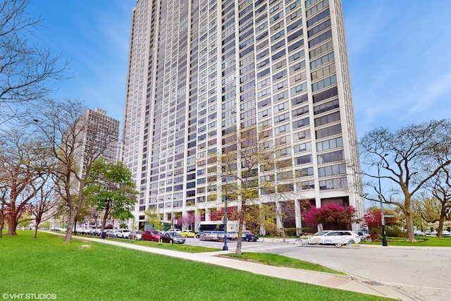 view of apartment building / complex