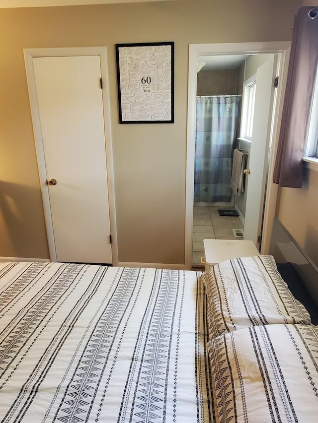 237 Sumac Ln, Schaumburg, IL 60193 - bedroom with ensuite bath and radiator