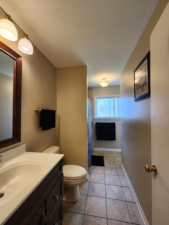 237 Sumac Ln, Schaumburg, IL 60193 - full bath featuring toilet, vanity, tile patterned flooring, baseboards, and a shower with shower curtain