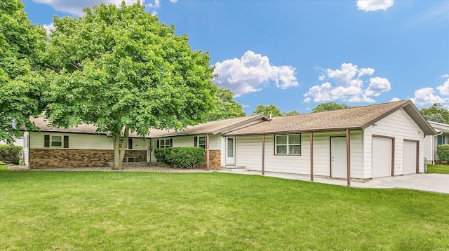 2908 Rolling Acres Dr, Champaign, IL 61822 - ranch-style house featuring a front lawn
