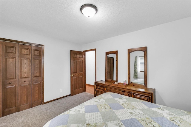 2908 Rolling Acres Dr, Champaign, IL 61822 - bedroom with carpet flooring, a closet, and a textured ceiling