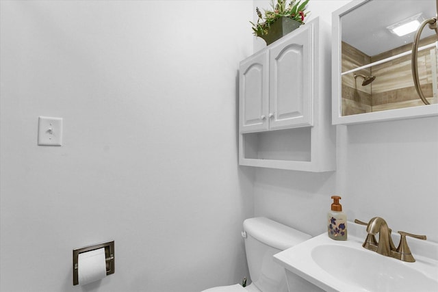 2908 Rolling Acres Dr, Champaign, IL 61822 - bathroom featuring toilet and a tile shower