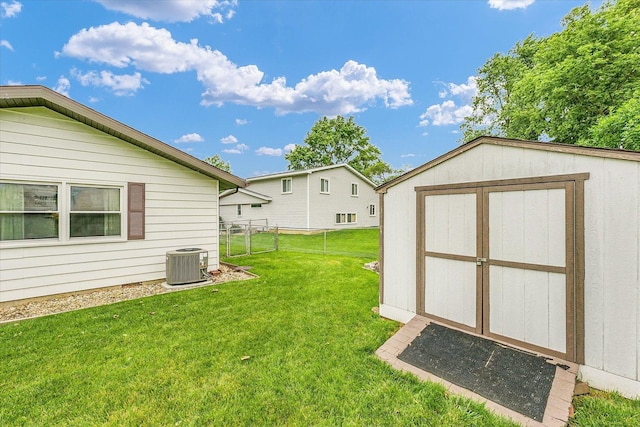 2908 Rolling Acres Dr, Champaign, IL 61822 - view of yard with a storage unit