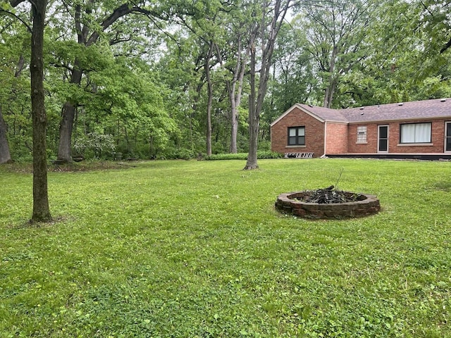 12200 S 88th Ave, Palos Park, IL 60464 - view of green lawn with a fire pit