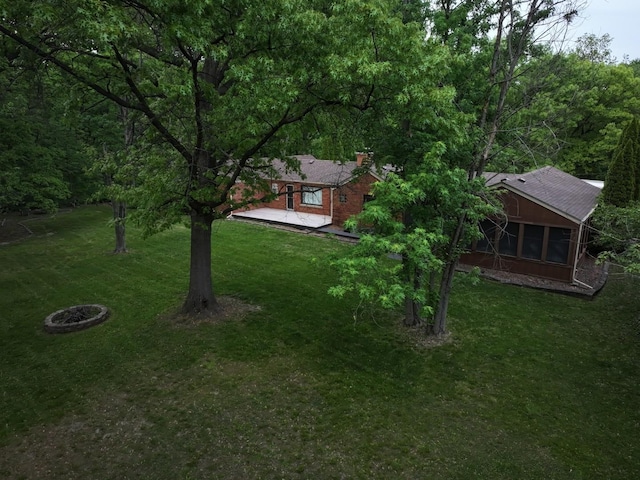 12200 S 88th Ave, Palos Park, IL 60464 - view of green lawn featuring a sunroom and a view of trees