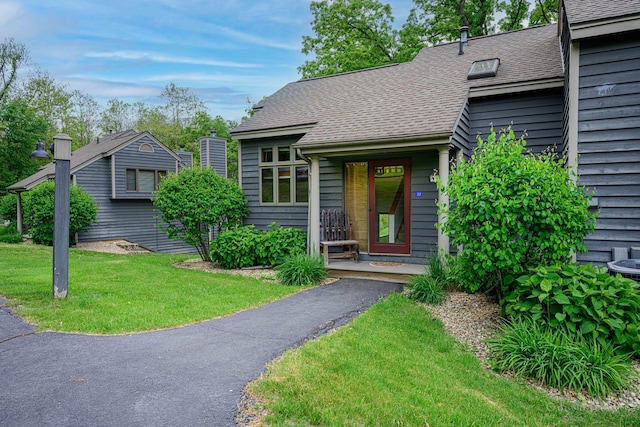 22 Valleywood Ln Unit 22, Galena, IL 61036 - view of front of property featuring a front lawn and roof with shingles