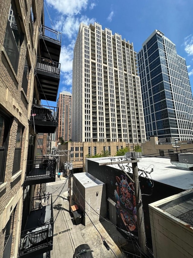 1307 S Wabash Ave Unit 402, Chicago, IL 60605 - view of property featuring a city view