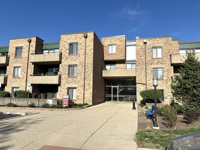 1919 Prairie Sq Unit 231, Schaumburg, IL 60173 - view of apartment building / complex