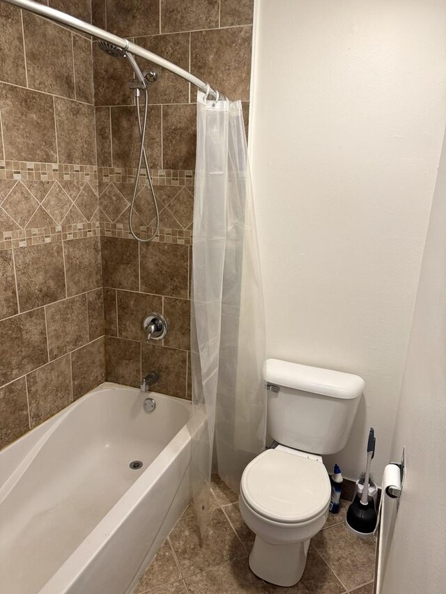1919 Prairie Sq Unit 231, Schaumburg, IL 60173 - full bathroom featuring shower / bath combo with shower curtain, toilet, and tile patterned flooring