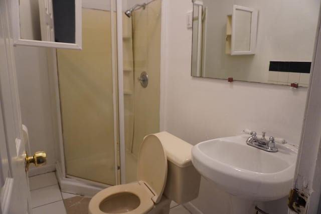 7225 S Princeton Ave, Chicago, IL 60621 - full bathroom featuring a stall shower, toilet, tile patterned floors, and a sink