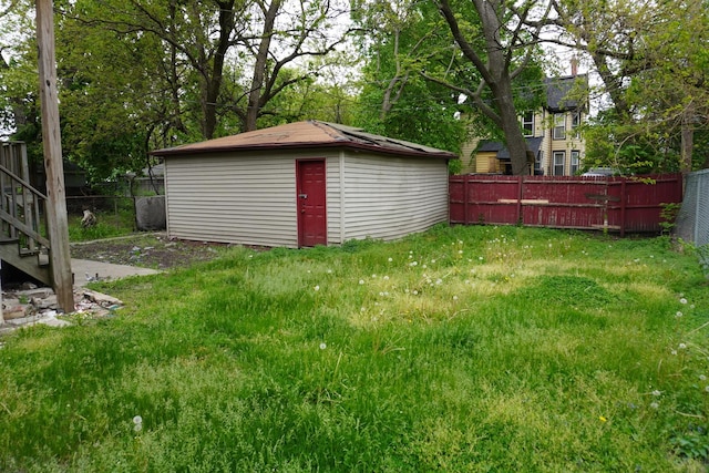 7225 S Princeton Ave, Chicago, IL 60621 - view of yard with an outdoor structure