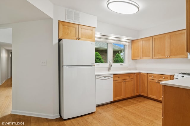 1118 W Keating Dr, Arlington Heights, IL 60005 - kitchen featuring white appliances, light wood-style floors, a sink, light countertops, and baseboards