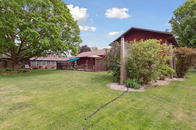 608 E Webster St, Polo, IL 61064 - view of grassy yard featuring a deck