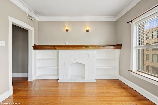 800 S Oak Park Ave Unit 3N, Oak Park, IL 60304 - unfurnished living room featuring wood finished floors, crown molding, baseboards, and built in shelves