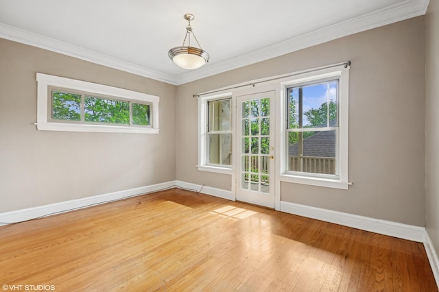 800 S Oak Park Ave Unit 3N, Oak Park, IL 60304 - unfurnished room featuring baseboards, light wood-type flooring, and crown molding