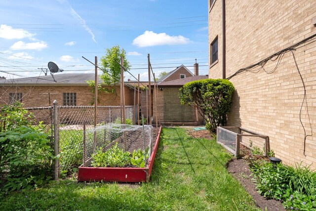5855 W Higgins Ave Unit Gr, Chicago, IL 60630 - view of yard featuring a garden