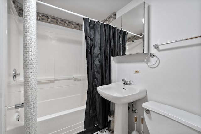 5855 W Higgins Ave Unit Gr, Chicago, IL 60630 - bathroom featuring shower / tub combo with curtain and toilet