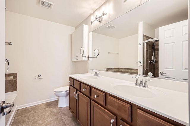 203 W Hyde St, Arlington Heights, IL 60005 - bathroom with a tile shower, toilet, double vanity, baseboards, and a bath