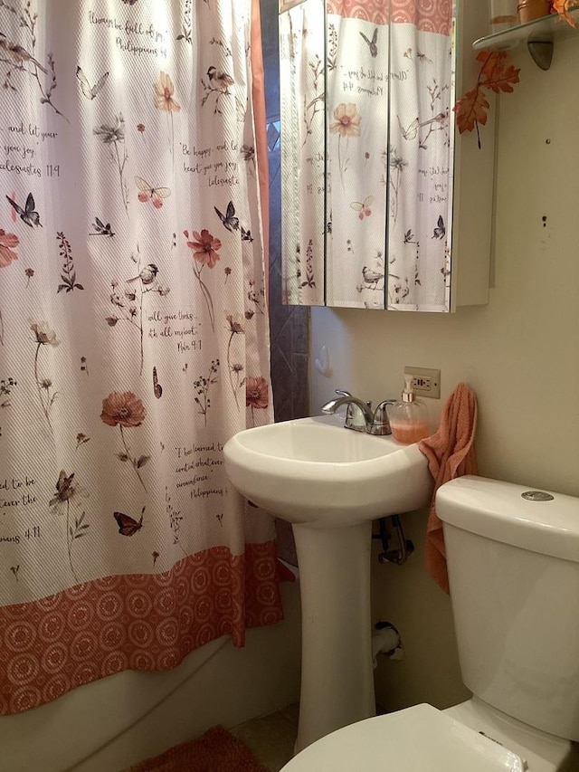 237 Marquette St, Park Forest, IL 60466 - full bathroom with toilet and shower / bathtub combination with curtain