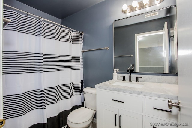 full bathroom with toilet, vanity, and curtained shower
