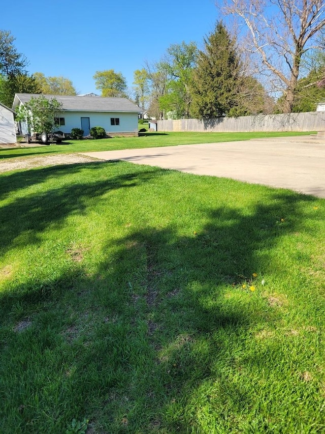 442 High St, Buda, IL 61314 - view of yard