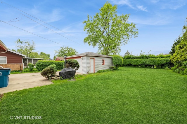 130 W Natalie Ln, Addison, IL 60101 - view of grassy yard with an outdoor structure