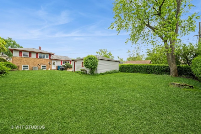 130 W Natalie Ln, Addison, IL 60101 - view of grassy yard featuring an outbuilding