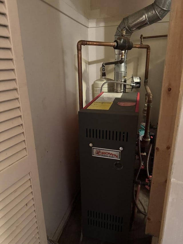 343 Indianwood Blvd, Park Forest, IL 60466 - utilities featuring a heating unit