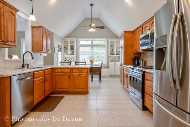 584 Chase Ct, Bourbonnais, IL 60914 - kitchen with stainless steel appliances, ceiling fan, a peninsula, light countertops, and tasteful backsplash