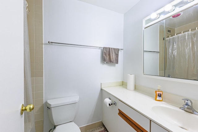 2901 S Michigan Ave Unit 1706, Chicago, IL 60616 - full bath featuring vanity, toilet, and a shower with shower curtain