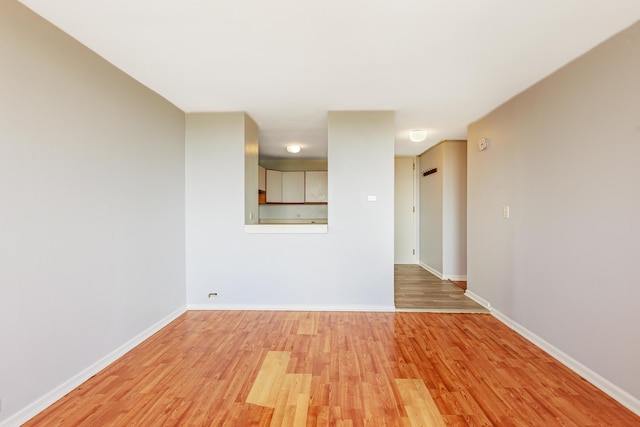 2901 S Michigan Ave Unit 1706, Chicago, IL 60616 - empty room featuring light wood-style floors and baseboards