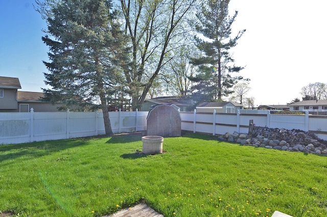 9 Maplewood Ln, Ottawa, IL 61350 - view of yard with a storage shed