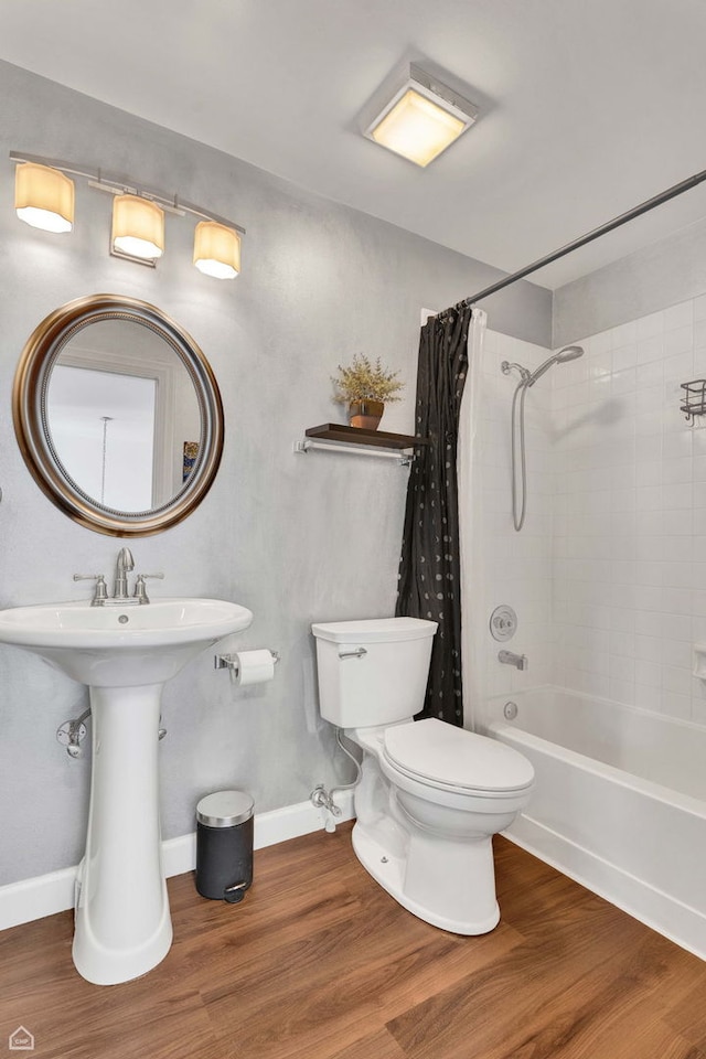 1367 Hampshire Ct, Roselle, IL 60172 - bathroom featuring toilet, shower / tub combo, wood finished floors, a sink, and baseboards