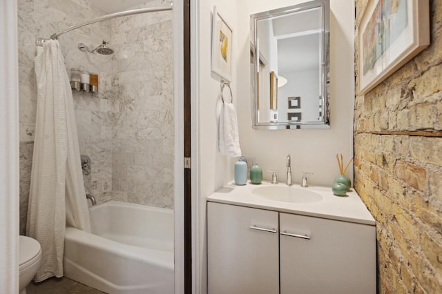 832 W Wolfram St, Chicago, IL 60657 - bathroom featuring toilet, shower / tub combo, and vanity
