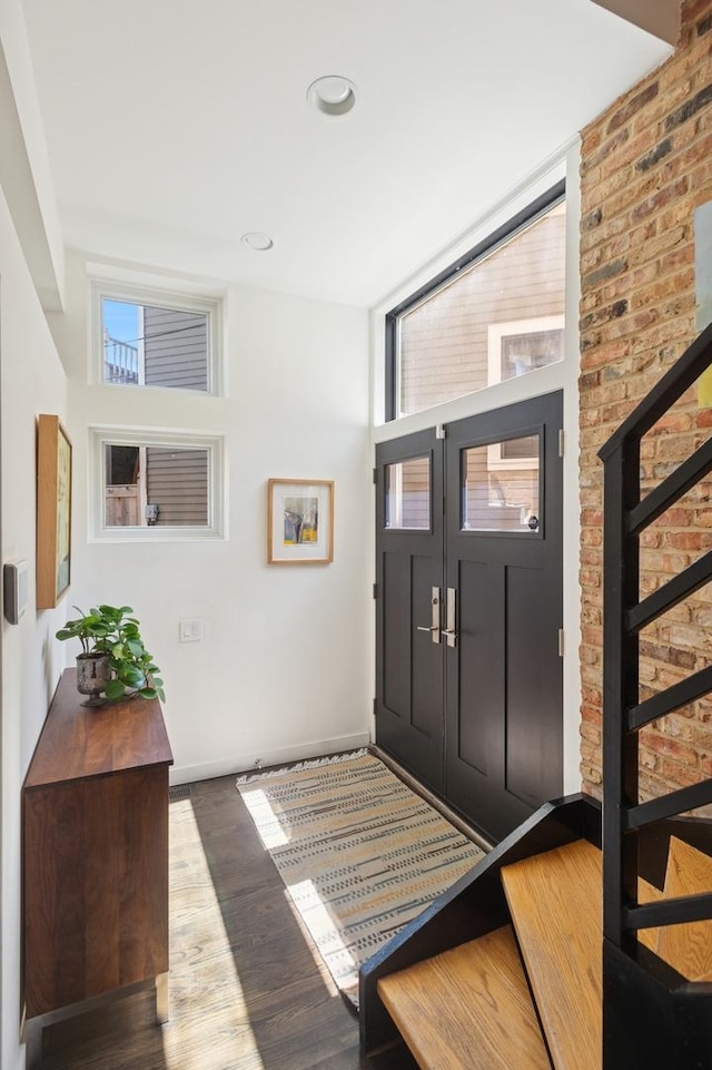 832 W Wolfram St, Chicago, IL 60657 - entryway featuring wood finished floors, baseboards, brick wall, and recessed lighting