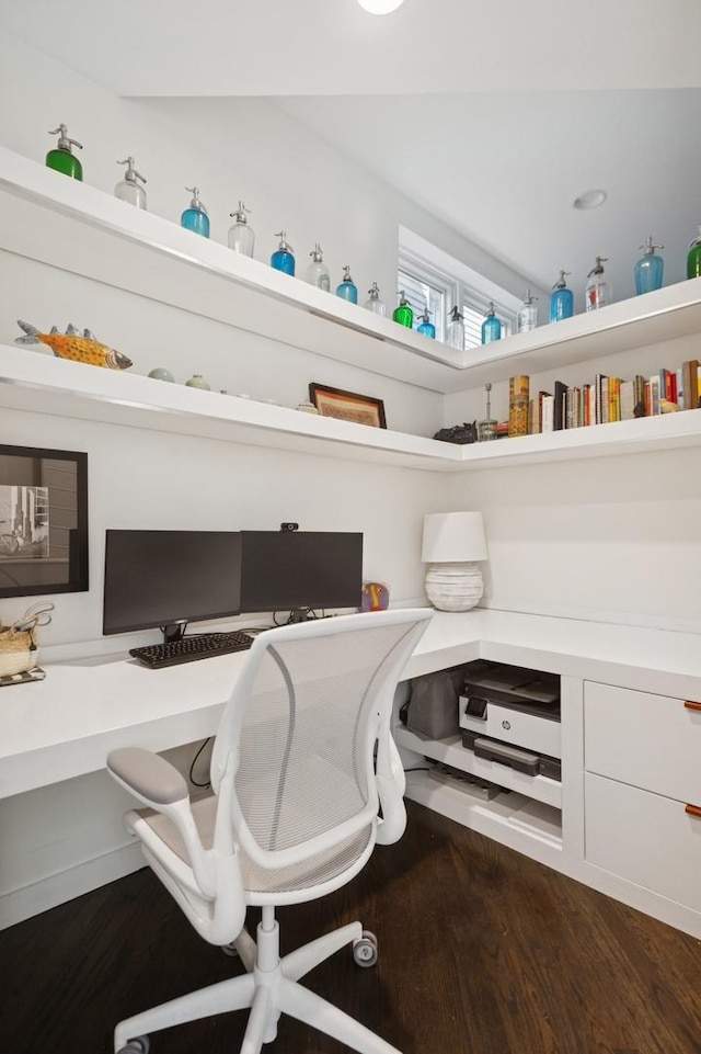 832 W Wolfram St, Chicago, IL 60657 - office space featuring built in desk and dark wood finished floors