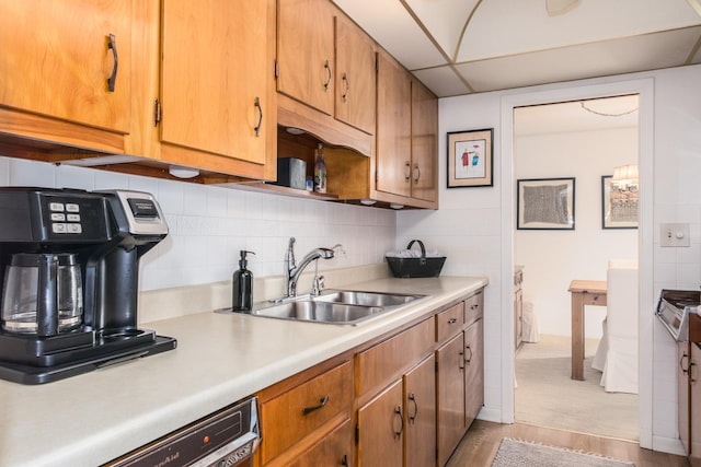 5540 Walnut Ave Unit 23C, Downers Grove, IL 60515 - kitchen featuring a sink, light countertops, light wood-style floors, and backsplash