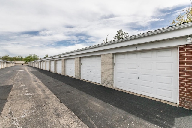 5540 Walnut Ave Unit 23C, Downers Grove, IL 60515 - view of garage