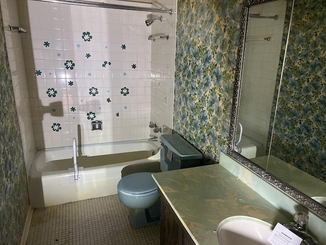 2856 W Touhy Ave Unit C, Chicago, IL 60645 - full bath featuring wallpapered walls, vanity, toilet, tile patterned floors, and shower / washtub combination