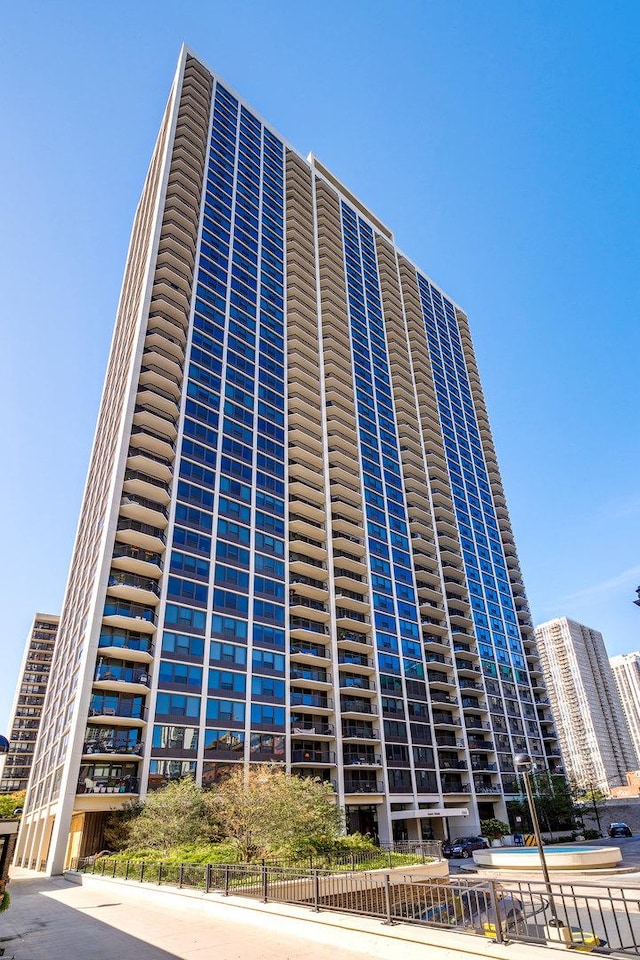 1560 N Sandburg Ter Unit 2704, Chicago, IL 60610 - view of building exterior