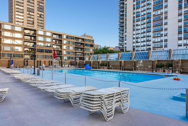 1560 N Sandburg Ter Unit 2704, Chicago, IL 60610 - view of community pool