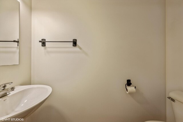 6247 Lincoln Ave Unit 6-3, Morton Grove, IL 60053 - bathroom with a sink and toilet