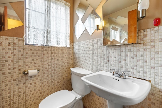 1571 W 100th Pl, Chicago, IL 60643 - bathroom featuring toilet, tile walls, and a sink