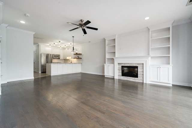 825 N Hudson Ave Unit 1B, Chicago, IL 60610 - unfurnished living room featuring a ceiling fan, baseboards, ornamental molding, recessed lighting, and a glass covered fireplace